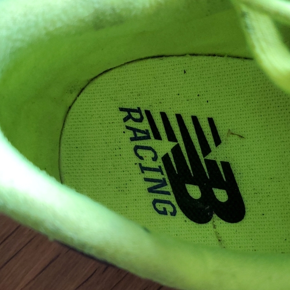 New balace sport shoes with metal klits - Picture 2 of 7